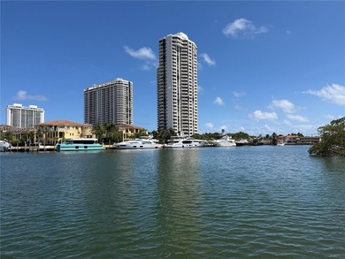 Beach Condo For Sale in Aventura, Florida