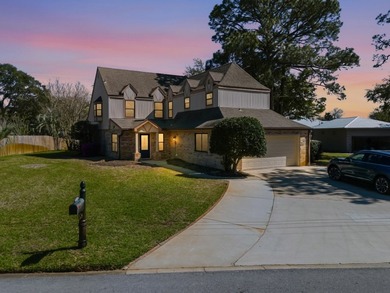 Beach Home For Sale in Mary Esther, Florida