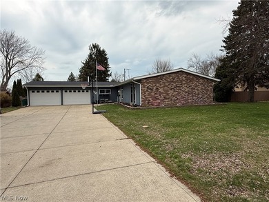 Beach Home For Sale in Mentor, Ohio