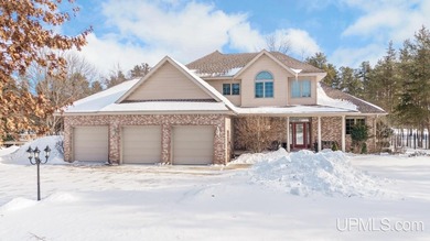 Beach Home For Sale in Gladstone, Michigan