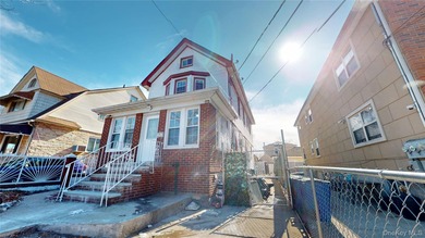 Beach Townhome/Townhouse Sale Pending in Jamaica, New York