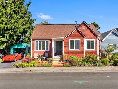Beach Home For Sale in Seaside, Oregon