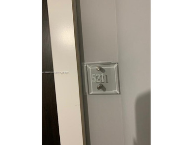 Beach Condo For Sale in Aventura, Florida