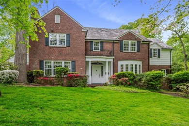 Beach Home For Sale in Great Neck, New York