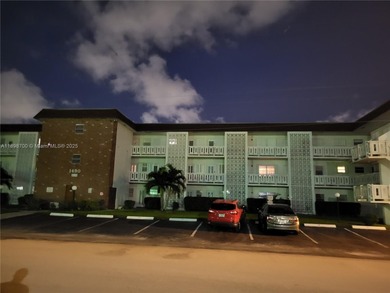 Beach Condo For Sale in Lauderhill, Florida