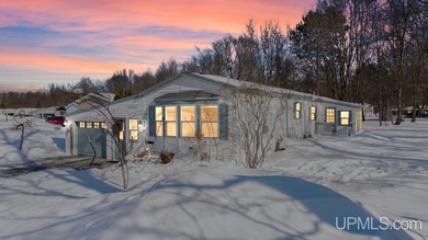 Beach Home For Sale in Gladstone, Michigan