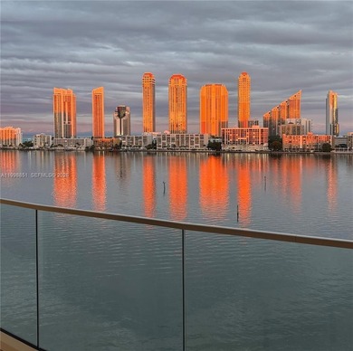 Beach Condo For Sale in Aventura, Florida