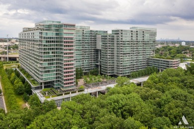 Beach Home For Sale in Skokie, Illinois