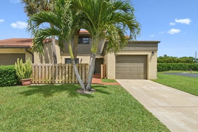 Beach Townhome/Townhouse For Sale in Boynton Beach, Florida