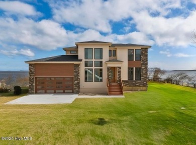 Beach Home For Sale in Aydlett, North Carolina