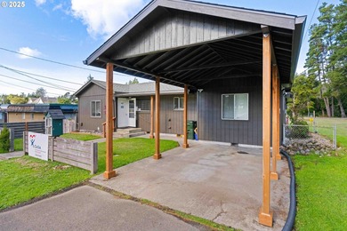 Beach Home For Sale in Coos Bay, Oregon