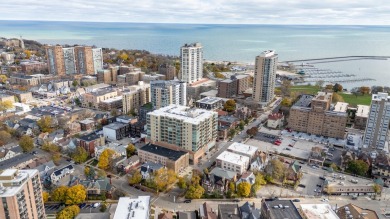 Beach Condo For Sale in Milwaukee, Wisconsin