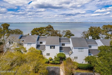 Beach Condo For Sale in Pine Knoll Shores, North Carolina