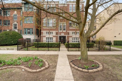 Beach Condo For Sale in Chicago, Illinois