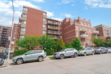 Beach Condo For Sale in Flushing, New York