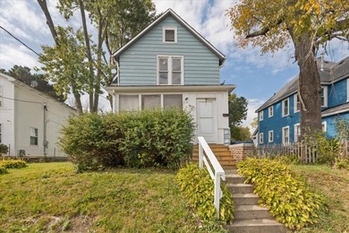 Beach Home For Sale in Waukegan, Illinois