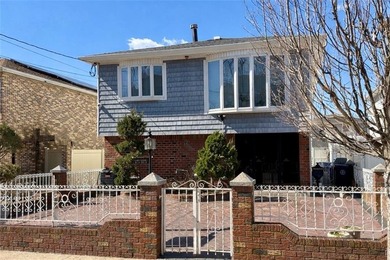 Beach Home For Sale in Queens, New York
