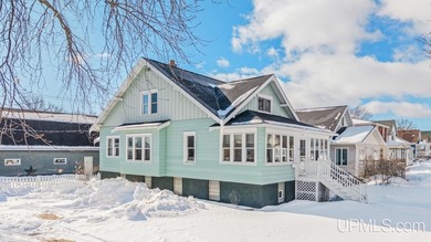 Beach Home Active Under Contract in Gladstone, Michigan