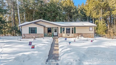 Beach Home Active Under Contract in Escanaba, Michigan