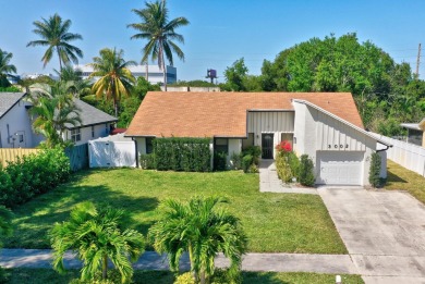 Beach Home For Sale in Delray Beach, Florida