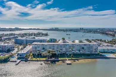 Beach Condo For Sale in South Pasadena, Florida