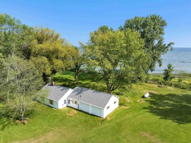 Beach Home For Sale in Oconto, Wisconsin