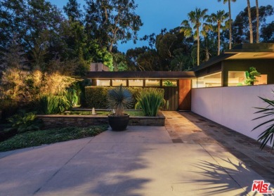 Beach Home For Sale in Pacific Palisades, California
