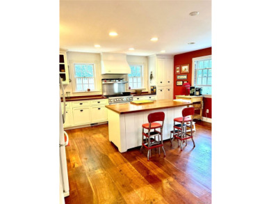 Beach Home For Sale in Stony Brook, New York