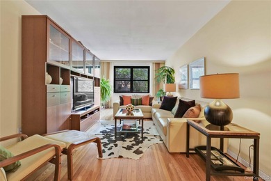 Beach Home For Sale in Flushing, New York