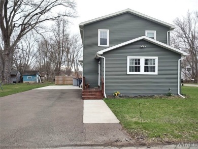 Beach Home For Sale in Evans, New York