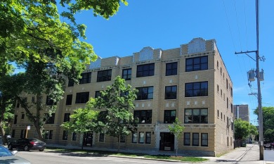 Beach Home For Sale in Chicago, Illinois