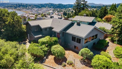 Beach Home For Sale in Coos Bay, Oregon