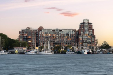 Beach Condo For Sale in Victoria, 