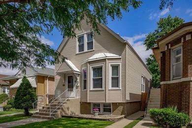 Beach Home Active Under Contract in Chicago, Illinois